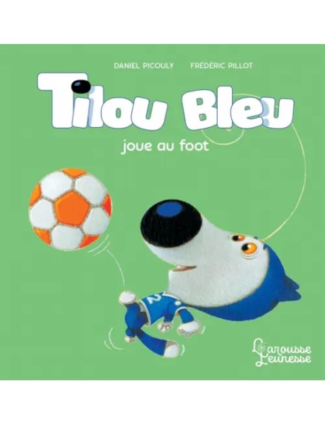 Tilou bleu joue au foot