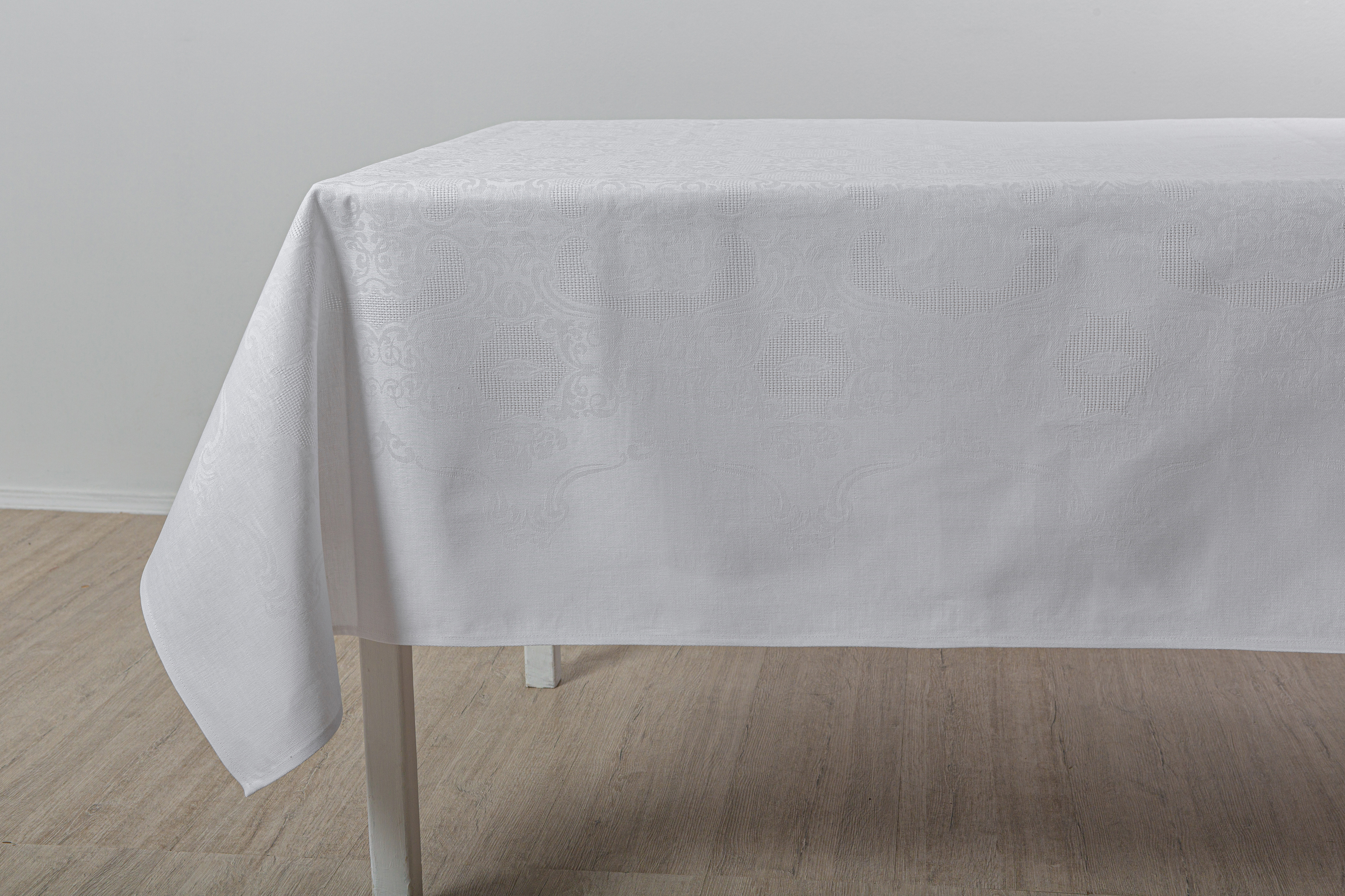 Белая скатерть. Скатерть Jacquard Tablecloth белая. Скатерть Karna Caramel (2798) 160х300 см. Скатерть Margo (145х220 см). Скатерть pridanoe (150х250 см).